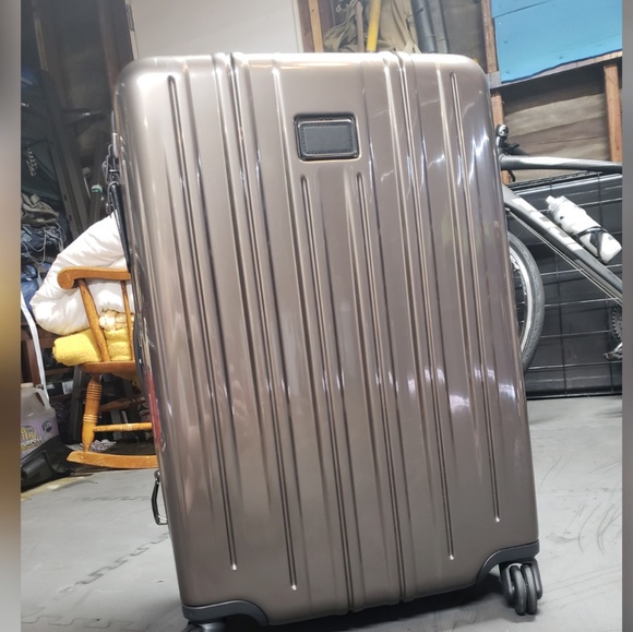 tumi hard shell